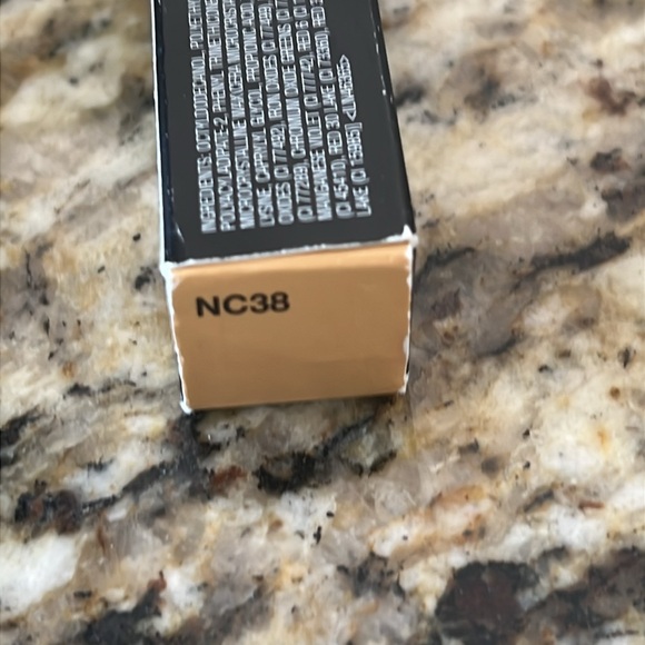 ⚡️🦄MAC Cosmetics NC38 Studio Fix Foundation Stick - Picture 9 of 10